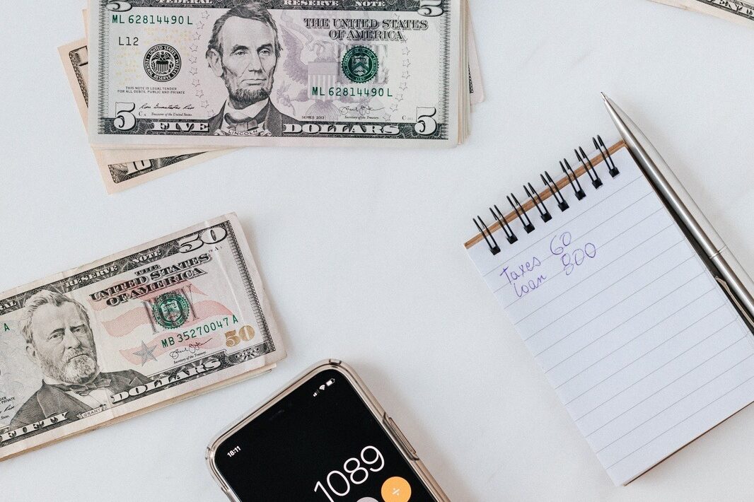 Predajná stratégia: Direct Sales vs. Partneri vs. Product-Led Growth (PLG)