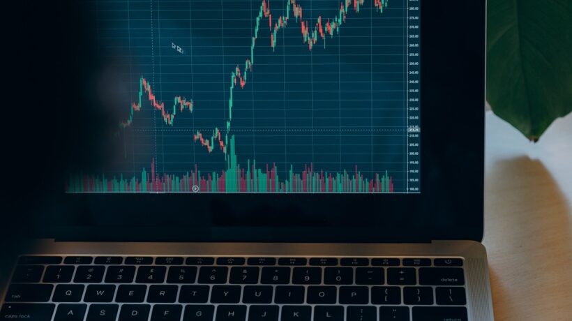Kompenzačný Plán pre Sales: Provízie, accelerators a clawback pravidlá